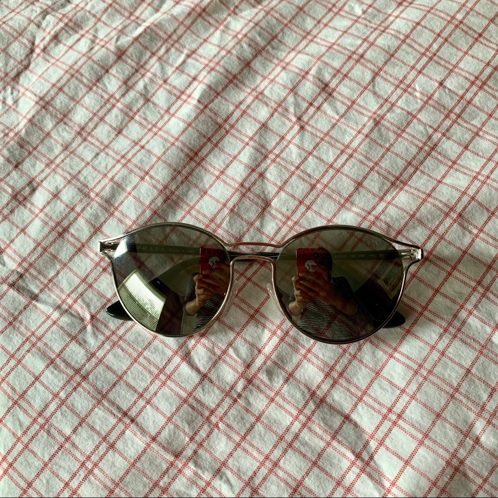Stylish Prada Sunglasses - Picture 4 of 5